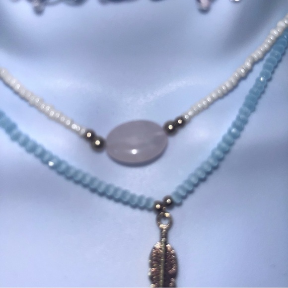 Elegant Multi-Layered chocker Set with Feather Pendant brand new - Picture 6 of 7